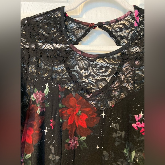 Torrid Super Soft Lace Bell Sleeve Dress; Black Floral; Size 00 (10) - Picture 10 of 11